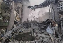 Ataque russo a prédio residencial mata 17 em Zaporizhzhia, diz Ucrânia