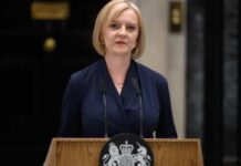 Ministra renuncia no Reino Unido, com Truss lutando para seguir no cargo