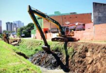 Saae/Sorocaba inicia limpeza preventiva e obras em duas pontes no córrego do Jd. Piratininga