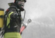 Incêndio atinge arranha-céu vizinho de prédio mais alto do mundo, em Dubai