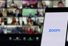 Juíza é suspensa por aparecer seminua em audiência no Zoom