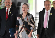 Equipe de Lula cede emendas em troca de Orçamento maior para novo governo