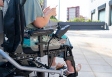 Tetraplégicos aprendem a controlar cadeira de rodas com pensamento, mostra pesquisa