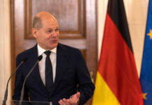 Scholz supera trancos após 1 ano no poder, mas vê ministros mais populares