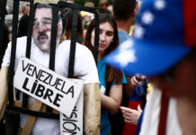 Ditadura da Venezuela inclui bonecos de Maduro em presentes de Natal distribuídos a crianças
