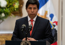 Apoiadores de Castillo bloqueiam estradas em volta de protestos no Peru