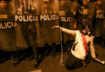 Peru impõe toque de recolher em região onde protestos provocaram 18 mortes