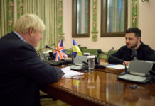 Boris Johnson pede "todas as armas necessárias" para a Ucrânia