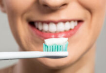 Afinal, qual é a temperatura certa da água para escovar os dentes?