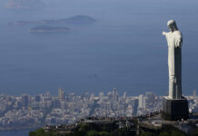 Raio que atingiu Cristo Redentor causou danos na iluminação da estátua