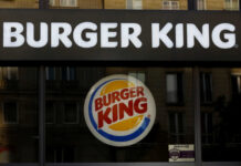 Justiça libera Burger King de pagar vale-refeição por dar lanche à equipe
