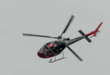 Jovem cai de altura de 20m após corda romper e é resgatado de helicóptero