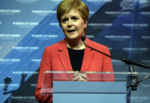 Nicola Sturgeon, defensora da independência da Escócia, renuncia como primeira-ministra