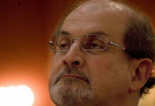Salman Rushdie diz que não quer ser vítima em primeira entrevista após ataque