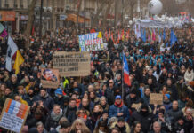 Protesto na França leva milhares às ruas contra reforma da Previdência