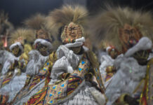 Primeiro dia de desfile da Série Ouro no Rio é marcado por homenagens