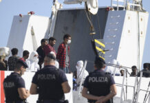 Naufrágio próximo à Itália deixa mais de 40 migrantes mortos