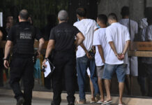 ‘Vou pensar duas vezes’, diz ‘patriota’ ao deixar prisão