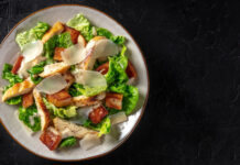 Tem restos de frango na geladeira? Aproveite e faça esta salada