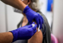 Reforço da vacina só para grupo de risco é acerto, dizem médicos