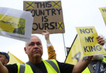 Protestantes anti-monarquia são detidos em Londres