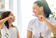 Cuidados (muito simples) a ter com a higiene oral das crianças