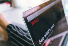 Netflix encerra plano básico, opção de assinatura sem anúncios, nos EUA e Reino Unido