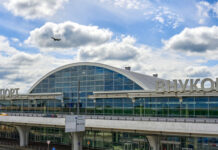 Ataque com drones fecha aeroporto internacional em Moscou