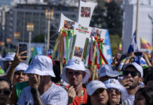 Lisboa se prepara para receber papa Francisco em clima de micareta católica