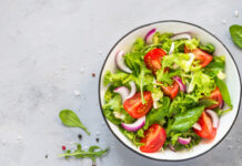 O alimento muito usado em saladas que tem propriedades anticancerígenas