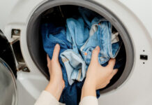 Com que frequência deve lavar as calças jeans?