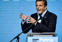 ‘Esse não é um país de merda’, diz Massa em discurso após votação