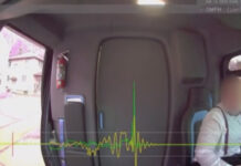 Mulher rouba van da Amazon e cai do veículo em movimento
