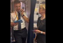 Piloto da United Airlines emociona passageiros com mensagem à mãe