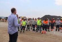 CAFÉ COM PREFEITO – Equipes da Prefeitura vistoriam obras na Avenida Três de Março e de nova creche no Parque São Bento