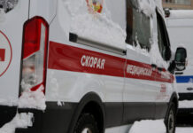 Mulher esfaqueia filho de 18 meses após discutir com o marido na Rússia