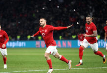 Turquia vence Alemanha de virada fora de casa em jogo de cinco gols
