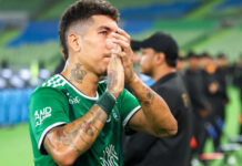 Pai do atacante Roberto Firmino morre aos 62 anos, vítima de enfarte