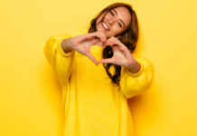 Do vermelho ao amarelo, descubra a cor que dá mais sorte a cada signo