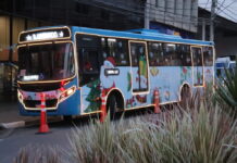 Ônibus iluminado do BRT em parceria com a Prefeitura circula pelas ruas de Sorocaba durante o período de Natal