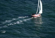 Família brasileira é resgatada após ficar 9 horas à deriva no mar do Caribe