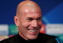 Zidane troca experiências e joga futebol com pilotos da Alpine em Madri