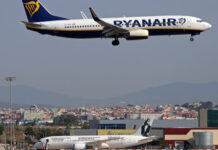 Temporal arrasta avião, fecha aeroporto e deixa rastro de destruição em Buenos Aires