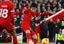 Liverpool empata com Manchester United e vê Arsenal assumir a liderança do Inglês