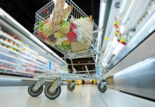 Assaltantes abandonam bebê após roubo em supermercado