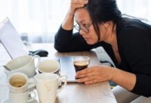 Tomou café e continua sonolento? Por que a cafeína não funciona com todo mundo