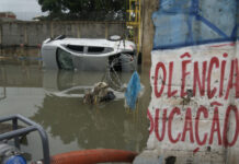 Forte chuva alaga ruas e deixa 4 mortos no Rio