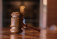 Tribunal dá razão a casal e expulsa filho de 40 anos de casa