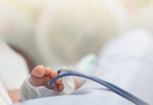 Bebê com tumor "gigante" na garganta é operado antes de nascer