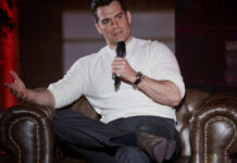 Henry Cavill confessa que odeia gravar cenas de sexo